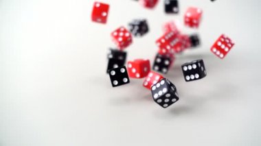 Siyah ve kırmızı dices atma