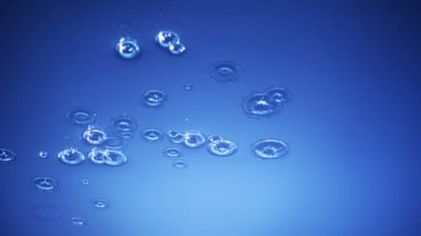 şiddetli yağmur suyu üzerinde