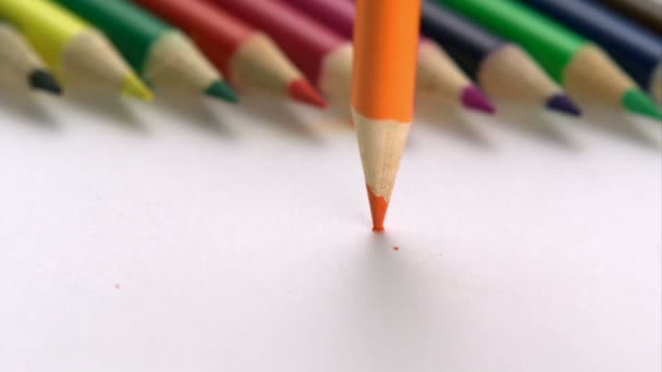 Quebrando lápis de cor — Vídeo de Stock