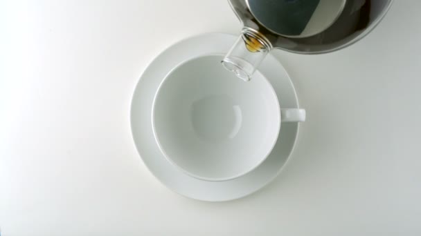 Kaffee in Tasse gießen — Stockvideo