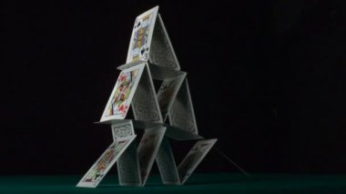 kartların evin piramit