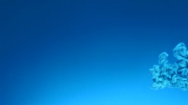 Suda Mavi Mürekkep siliniyor