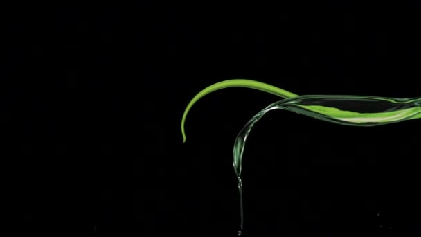 Groene verf en water spatten — Stockvideo