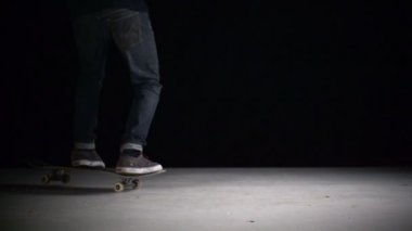 Kickflip hüner yuvarlanan skater