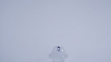 Yüzeyinden yükselen su sıçrama