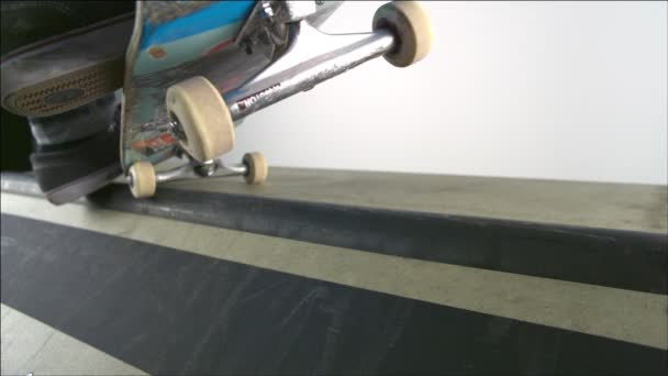 Skater dropping in on ramp — Stock Video