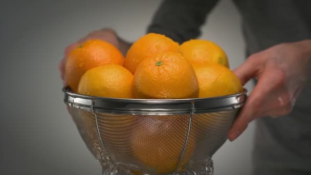 Woman washing oranges — Stock Video