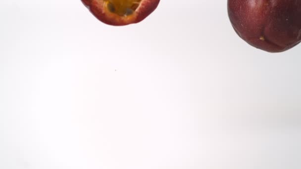 Падающие фрукты — стоковое видео