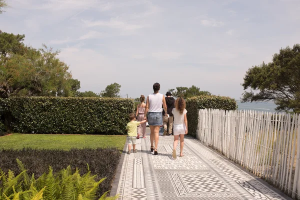 Family walking  at hotel at the beach on holidays — Stock Photo, Image