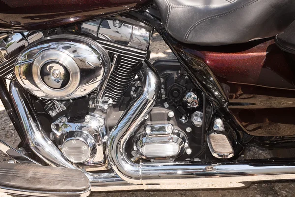 Nahaufnahme eines großen und glänzenden Motorradmotors — Stockfoto