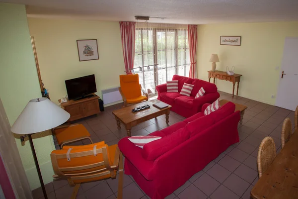 Klasický styl, obývací pokoj s růžové pohovky — Stock fotografie