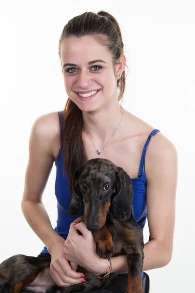 Šťastná žena se psem - izolované na bílém pozadí — Stock fotografie