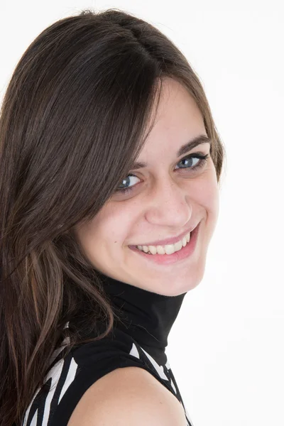 Hermosa mujer morena con cabello largo. Retrato de una mujer — Foto de Stock