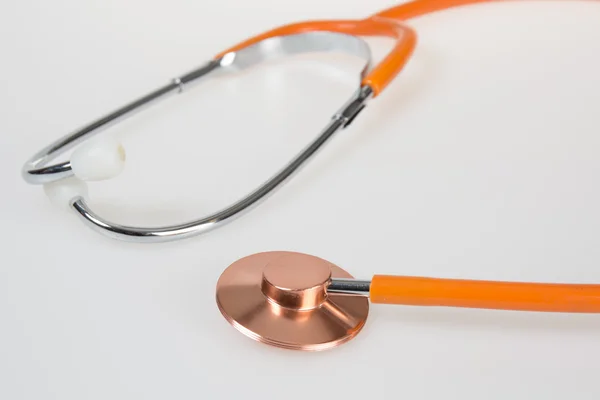 Estetoscópio médico ou fonendoscópio isolado no recorte de fundo branco — Fotografia de Stock