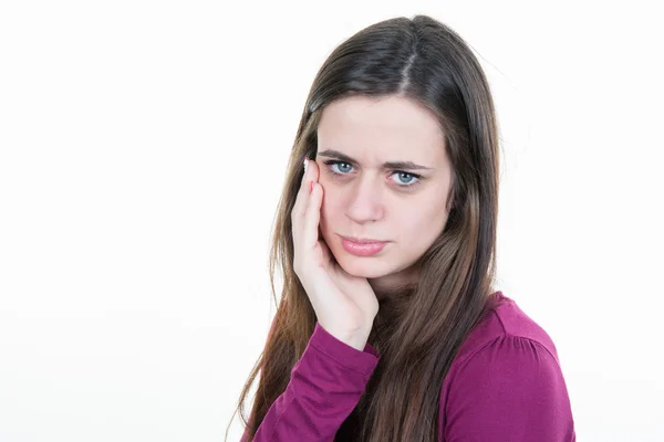 Junge Frau hat Zahnschmerzen. — Stockfoto