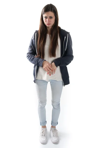 Skäms och rädd ung flicka full längd bild isolerade — Stockfoto