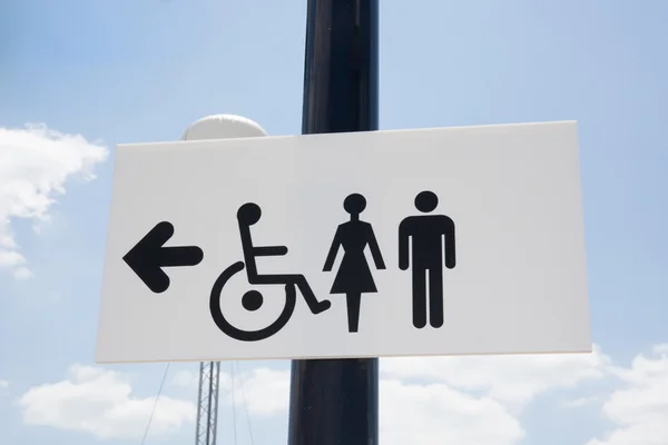 Mężczyzn i kobiet WC znak z strzałki wskazujące kierunek — Zdjęcie stockowe