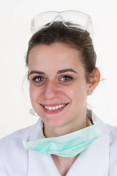 Jeune femme de beauté dans un laboratoire de recherche moderne — Photo