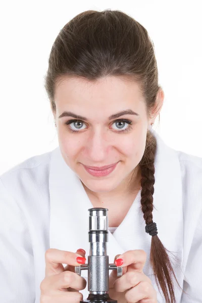 Pretty female researcher / chemistry student working in a lab — стоковое фото