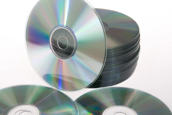CD stack isolato su sfondo bianco — Foto Stock