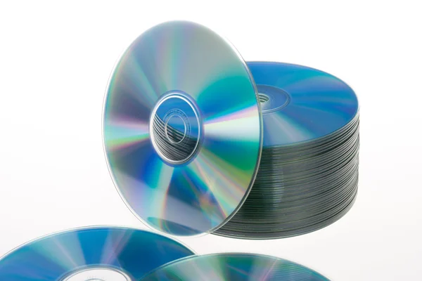 CD Dvd - stapel geïsoleerd op witte achtergrond — Stockfoto