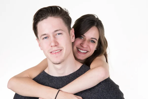 Retrato de una hermosa joven feliz pareja sonriente — Foto de Stock