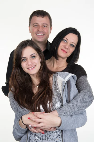 Retrato de familia joven y feliz con hija sobre fondo blanco — Foto de Stock