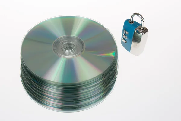 Lakatok mögött egy halom CD biztonsági adatai — Stock Fotó