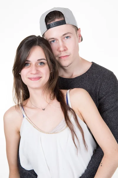 Retrato de um belo casal sorridente feliz jovem - isolado — Fotografia de Stock