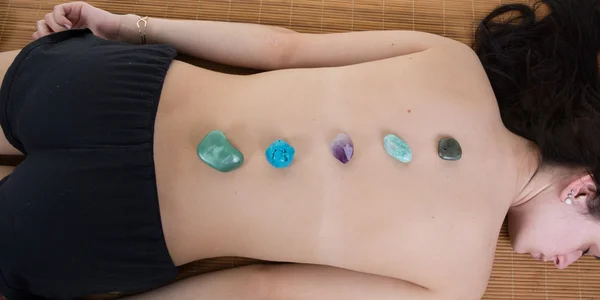 Alternative medicine, therapist using gemstones for lithotherapy — Stock Photo, Image