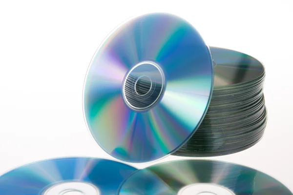 CD stapel geïsoleerd op een witte achtergrond — Stockfoto