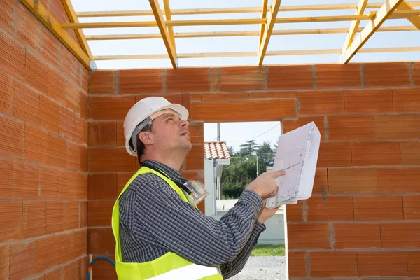 Portrait Of Confident Bricklayer At Construction Site — Stock Photo, Image