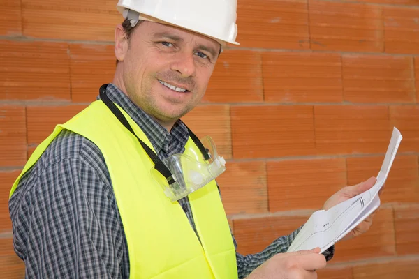 Portrait Of Confident Bricklayer At Construction Site — Stock Photo, Image