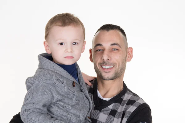 Glückliches Porträt des dreijährigen Vaters und Sohnes. isoliert auf weiß — Stockfoto