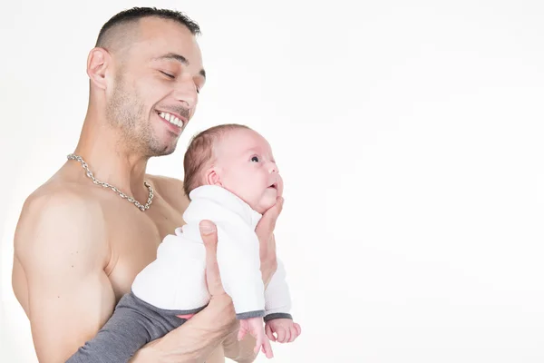 Baby und Väter Hand, elterliche Liebe mit Kopierraum — Stockfoto