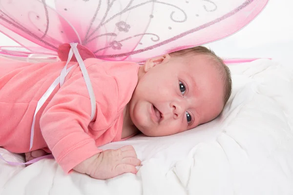 Três meses de idade menina deitada em um cobertor . — Fotografia de Stock