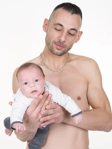 Unterstützende Hände. Vater hält sein 2 Monate altes Mädchen auf dem Arm — Stockfoto