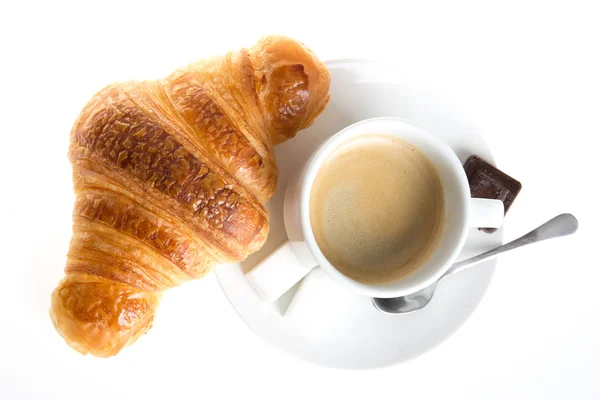 Copa de café caliente y croissant para el desayuno en la mesa, vista superior — Foto de Stock