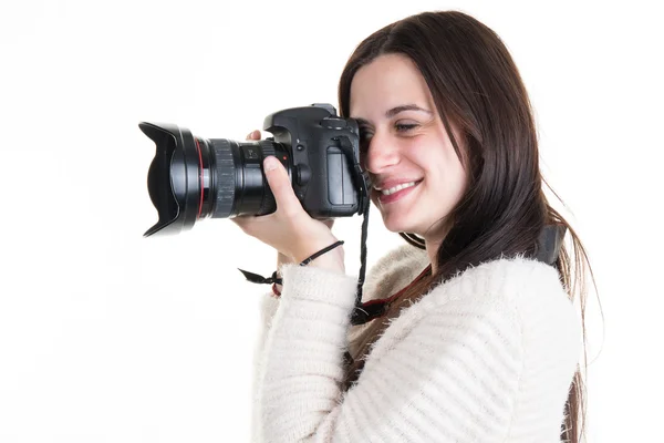 Profil bild av kvinnlig fotograf fotografering någon i studion — Stockfoto