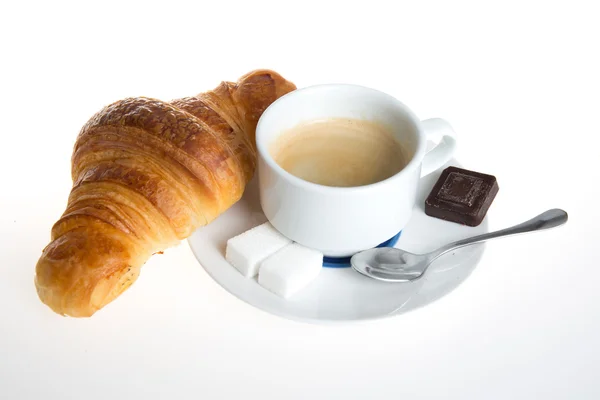 Taza de café con croissant francés y chocolate con chocolate — Foto de Stock