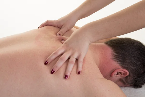 Close-up van iemands rug met een massage in een kuuroord — Stockfoto