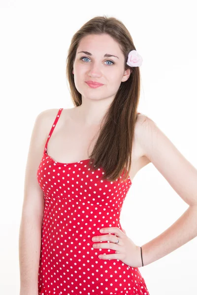 Mooi meisje met rode jurk blauwe ogen — Stockfoto