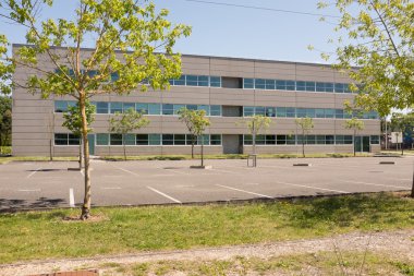 ofis binaları ile modern kurumsal mimari - iş ve başarı kavramı