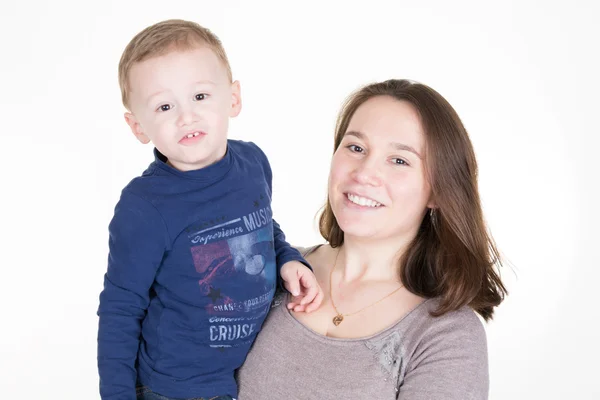 Retrato completo de una joven madre feliz con su hijo — Foto de Stock