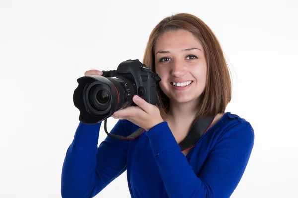 Creatieve vrouw-fotograaf neemt foto's, geïsoleerd op wit — Stockfoto