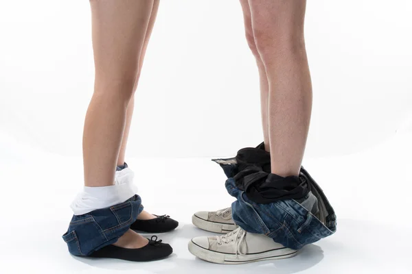 Profil de Jambes de couple aimant. Homme et femme qui se déshabille — Photo