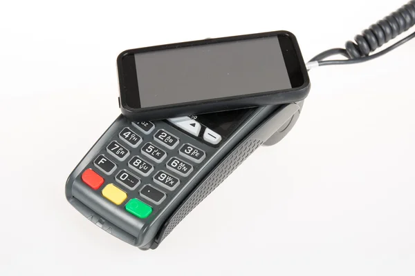 Máquina de cartão de crédito com leitor de código no telefone móvel inteligente , — Fotografia de Stock