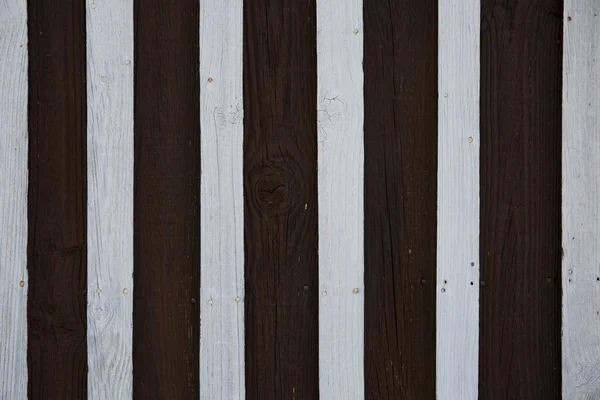 Mur en bois blanc et marron, fond rayé de planche en bois — Photo