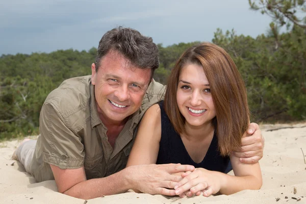 Romantic couple having fun on seaside, on the sand grains — Stock Photo, Image