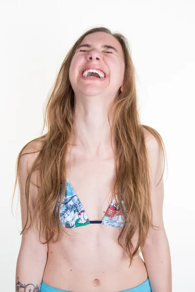 Красива дівчина-підліток в бікіні сміється ізольовано — стокове фото